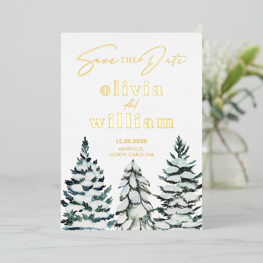 Pine Trees Snow Winterweihnachtsfest Save the Date Folieneinladung (Stehend vorne)
