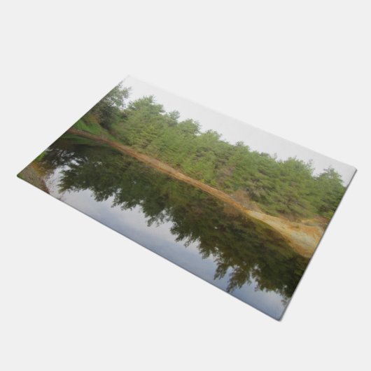 Pine Treflection Lake Fußmatte (Schrägansicht)