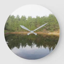 Pine Treflection Lake Große Wanduhr