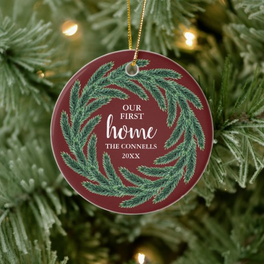 Pine Wreath Red Green Personalisiert unsere erste  Keramik Ornament (Baum)
