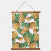 Pineaparmuster mit blassgrünem Stilmuster Wandteppich Mit Holzrahmen (Vorderseite)