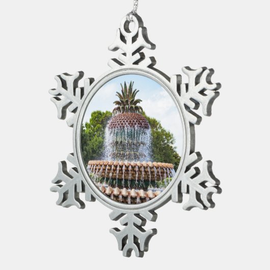 Pineapple Fountain in Charleston, Schneeflocken Zinn-Ornament (Rechts)