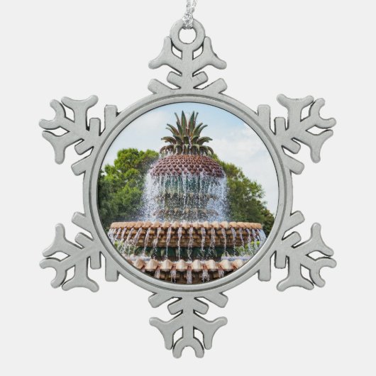 Pineapple Fountain in Charleston, Schneeflocken Zinn-Ornament (Vorderseite)