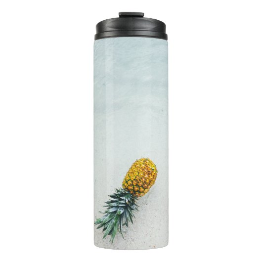 Pineapple on seashore thermosbecher (Vorderseite)