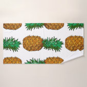 Pineapple with leaves. Seamless pattern with tropi Badehandtuch (Badehandtuch)