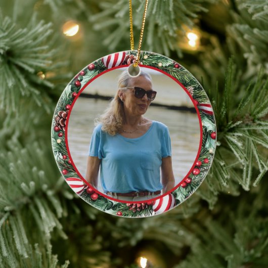 Pinecone and Peppermint Wreath ANY Photo Keramik Ornament (Baum)