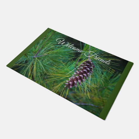 Pinecone Portrait Fußmatte (Schrägansicht)