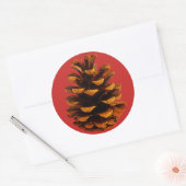 Pinecone rustikale Naturbraun rot Runder Aufkleber (Umschlag)
