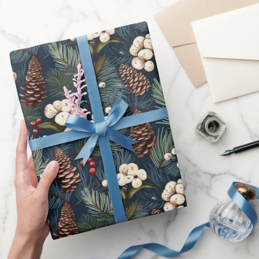 Pinecones Branches Blaues, braunes Xmas Muster Geschenkpapier (Schenken)