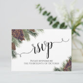 Pinecones & Greenery Rustikale Hochzeit RSVP Karte (Stehend Vorderseite)