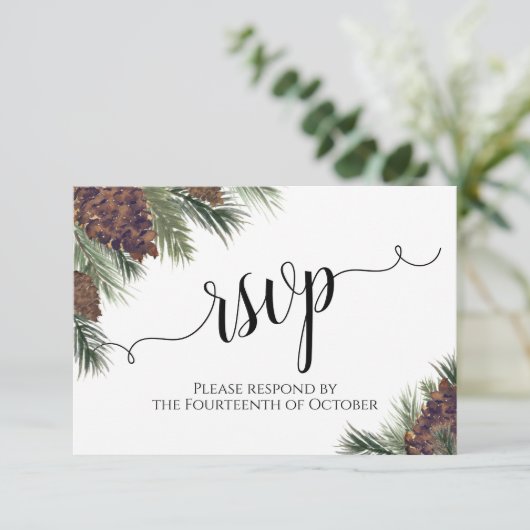 Pinecones & Greenery Rustikale Hochzeit RSVP Karte (Stehend Vorderseite)