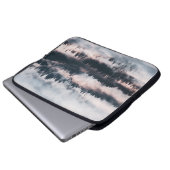 PINENBÄUME MIT SCHNEE LAPTOPSCHUTZHÜLLE (Vorne Knopf)