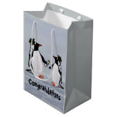 Pinguin-Absolvent-Geschenk-Taschen Mittlere Geschenktüte (Vorderseite Schrägansicht)
