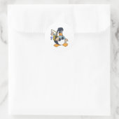 Pinguin als Angler mit Fisch Runder Aufkleber (Tasche)
