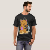 Pinguin als Angler mit Fisch T-Shirt (Vorne ganz)
