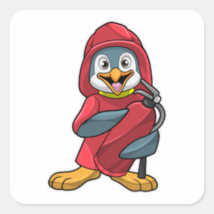Pinguin als Feuerwehrmann mit Feuerlöscher Quadratischer Aufkleber
