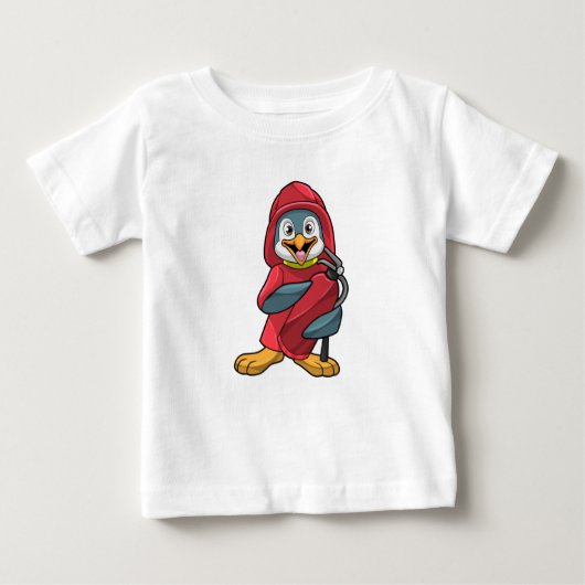 Pinguin als Feuerwehrmann mit Löschgerät Baby T-shirt (Vorderseite)