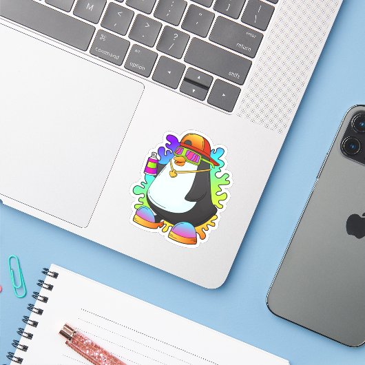 Pinguin als Maler mit Spray Aufkleber (Laptop mit iPhone)