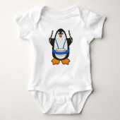 Pinguin als Musiker mit Drum Baby Strampler (Vorderseite)