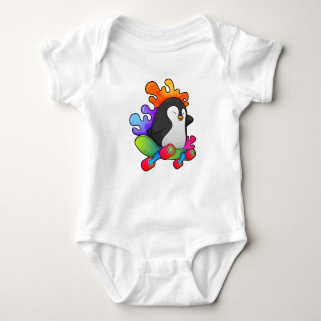 Pinguin als Skater mit Skateboard Baby Strampler (Vorderseite)