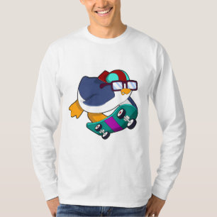 Pinguin als Skater mit Skateboard T-Shirt