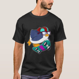 Pinguin als Skater mit Skateboard T-Shirt