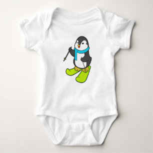 Pinguin als Skifahrer mit Ski Baby Strampler