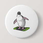 Pinguin als Snowboarder mit Snowboard Button (Vorderseite)