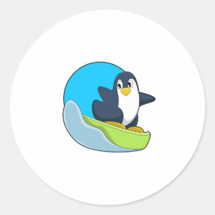 Pinguin als Snowboarder mit Sonowboard.PNG Runder Aufkleber