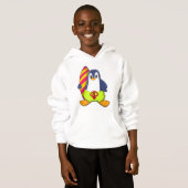 Pinguin als Surfer mit Surfbrett Hoodie (Vorne ganz)