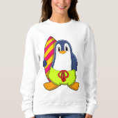 Pinguin als Surfer mit Surfbrett Sweatshirt (Vorderseite)