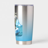 Pinguin auf der Eisberger Holding Thermobecher (Rückseite)