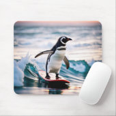 Pinguin auf einem Surfbrett Mousepad (Mit Mouse)