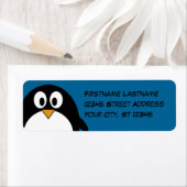 Pinguin aus niedlichem Cartoon mit blauem Hintergr (Insitu)