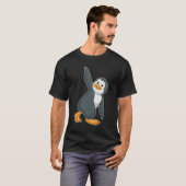 Pinguin bei Yoga-Stretching-Übungen T-Shirt (Vorne ganz)