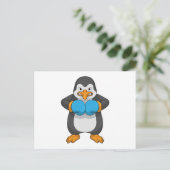 Pinguin beim Boxen mit Boxhandschuhen Postkarte (Stehend Vorderseite)