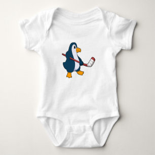 Pinguin beim Eishockey mit Eishockeyschläger Baby Strampler