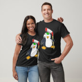 Pinguin beim Eishockey mit Eishockeyschläger T-Shirt (Unisex)