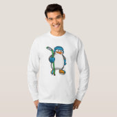 Pinguin beim Eishockey mit Eishockeyschläger T-Shirt (Vorne ganz)