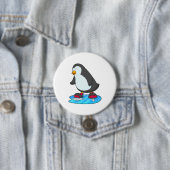 Pinguin beim Eislaufen mit Schlittschuhen Button (Beispiel)