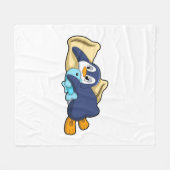 Pinguin beim Schlafen mit Kissen Fleecedecke (Vorderseite (Horizontal))