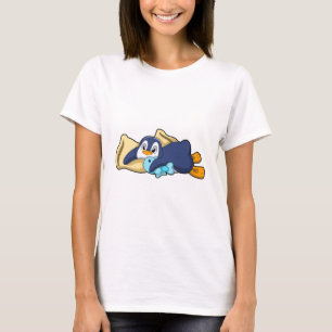 Pinguin beim Schlafen mit Kissen T-Shirt