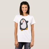 Pinguin beim Singen mit Mikrofon und Krawatte T-Shirt (Vorne ganz)