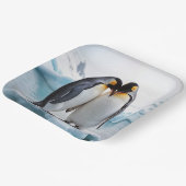 Pinguin Couple auf einem Eisberg Pappteller (Gewinkelt)