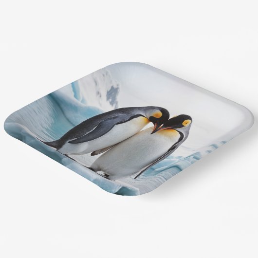 Pinguin Couple auf einem Eisberg Pappteller (Gewinkelt)