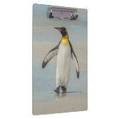 Pinguin geht am Strand Klemmbrett (Rechts)