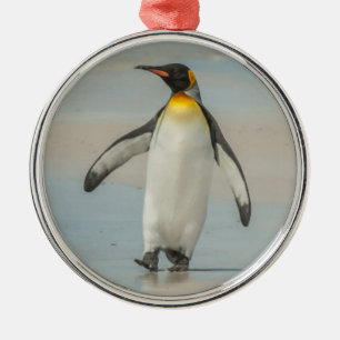 Pinguin geht am Strand Silbernes Ornament