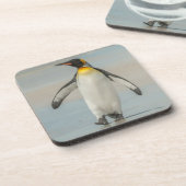 Pinguin geht am Strand Untersetzer (Linke Seite)