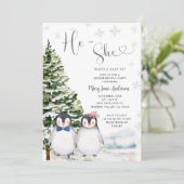 Pinguin He or She Evergreen Winter Gender Reveal Einladung (Stehend Vorderseite)