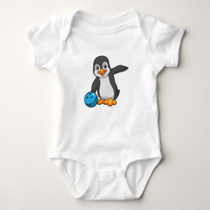 Pinguin im Bowling mit Bowlingball Baby Strampler
